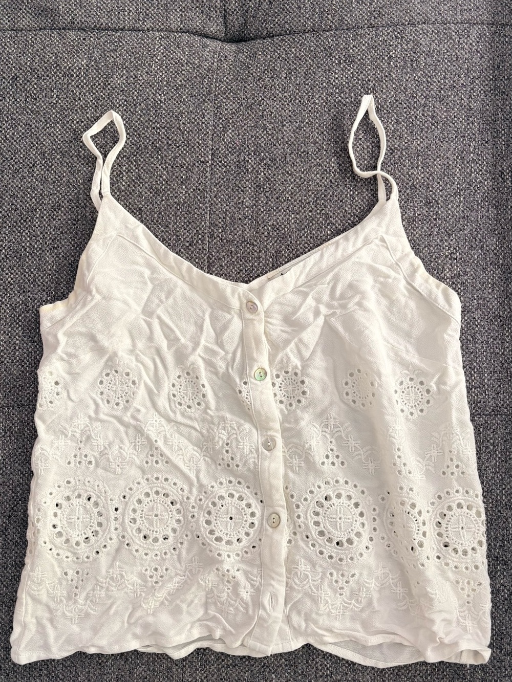 Camisole blanche brodée bohème